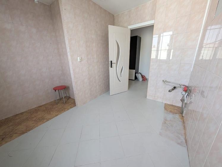 Apartament cu 4 camere decomandat în Rahova