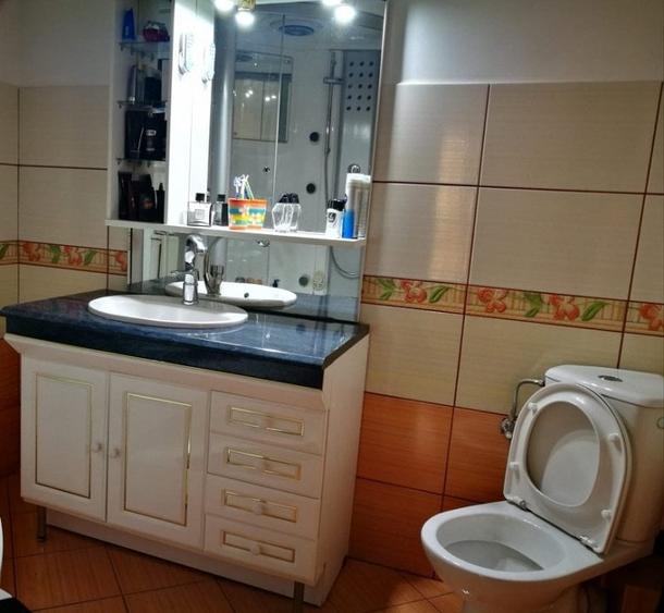 Casă individuală cu 7 camere cu Canalizare în 1 Mai