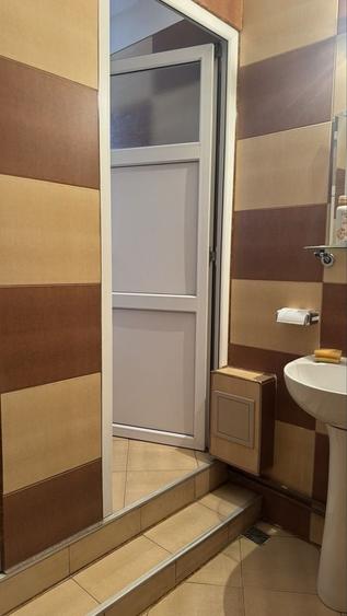 Apartament cu 3 camere decomandat în Poarta 6