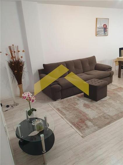 Apartament cu 2 camere semidecomandat, mobilat în Central