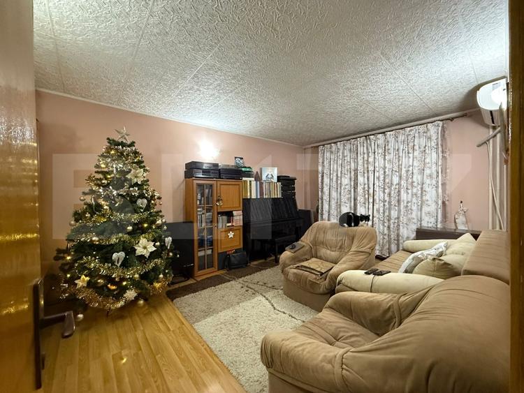 Apartament cu 4 camere semidecomandat, mobilat în Nicolina