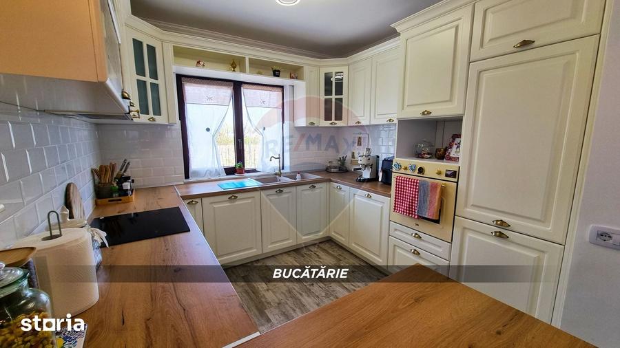 Casă cu 5 camere cu Teren 1000 Mp în Recea