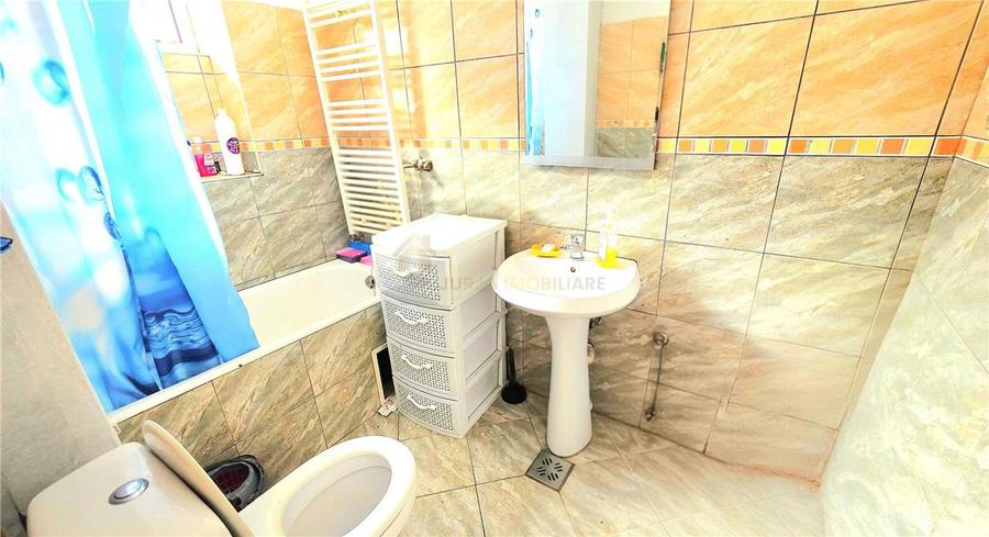 Casă individuală cu 5 camere cu Canalizare în Dâmbul Rotund