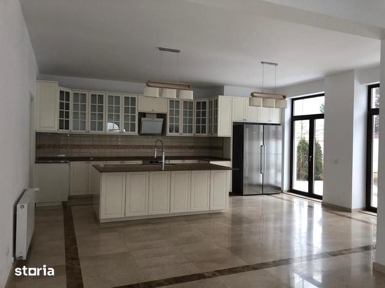 Casă cu 6 camere cu Teren 400 Mp în Central