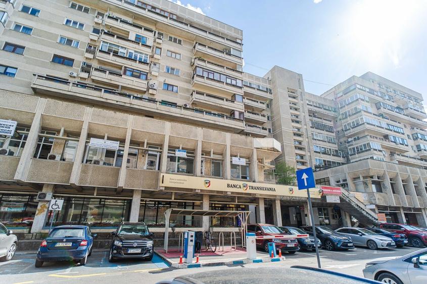 Apartament cu 3 camere decomandat, mobilat în Centru Civic