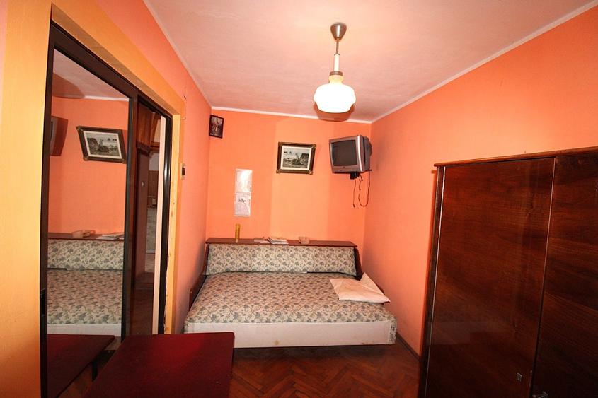 Apartament cu 3 camere semidecomandat în Micro 19