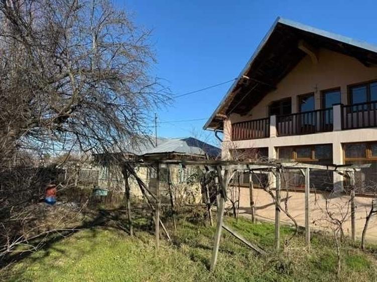 Casă cu 3 camere în Stoenești