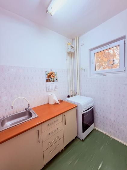 Apartament cu 3 camere semidecomandat, mobilat în Berceni