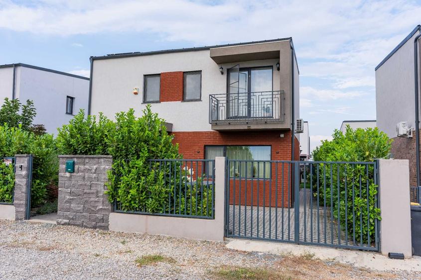 Casă cu 4 camere cu Canalizare în Tunari