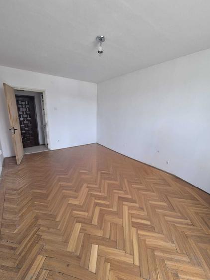 Apartament cu 2 camere semidecomandat în Teilor