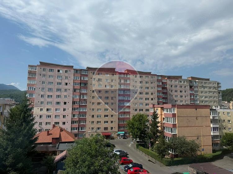Apartament cu 3 camere decomandat în Calea București