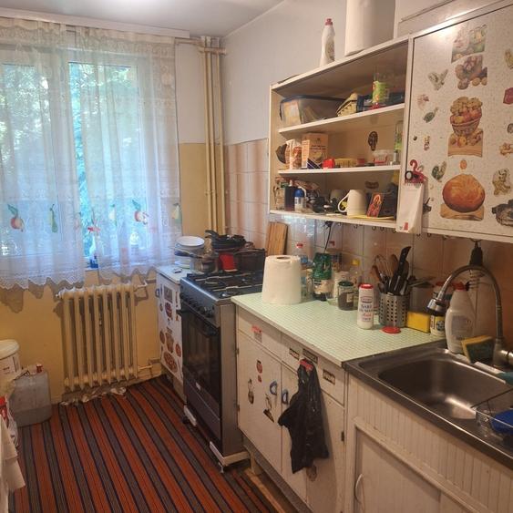 Apartament cu 3 camere decomandat în Mărgeanului