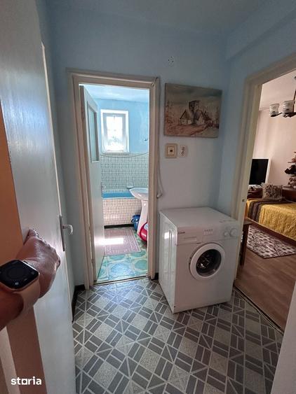 Apartament cu 3 camere semidecomandat în Central