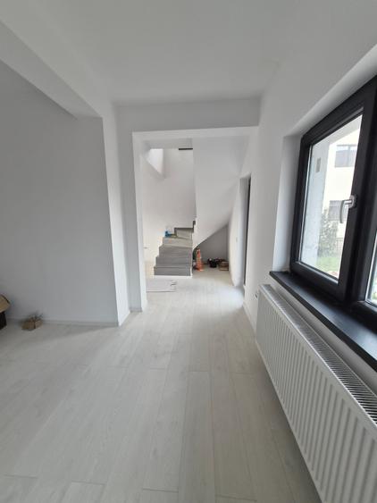 Casă individuală cu 3 camere cu Teren 250 Mp în Central