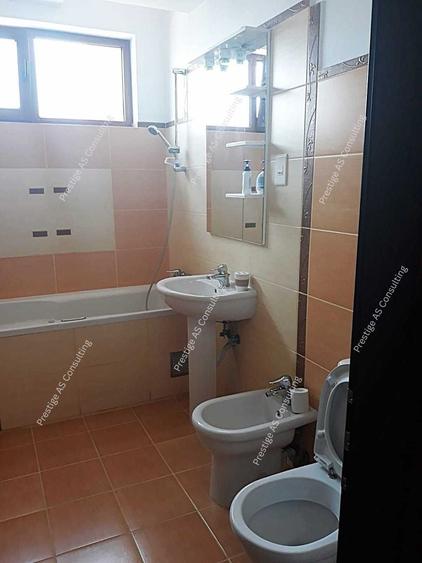 Apartament cu 3 camere semidecomandat în Buziașului