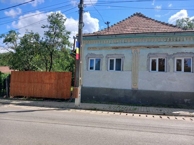 Casă cu 2 camere decomandat în Soroștin
