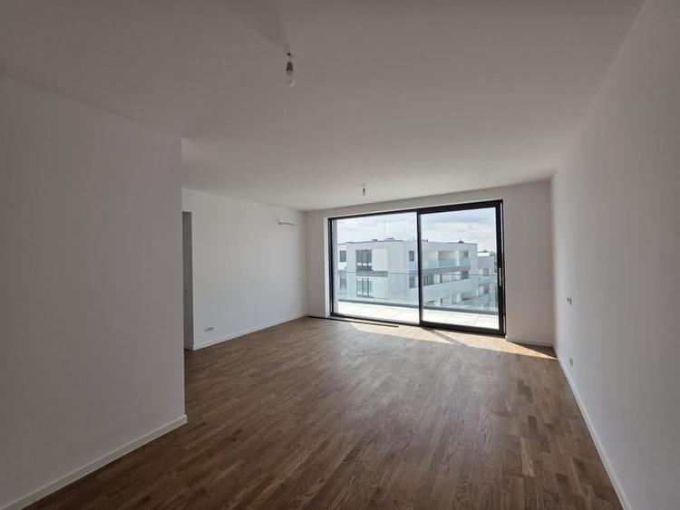Apartament cu 3 camere decomandat în Băneasa