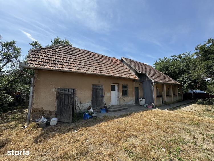 Casă cu 2 camere cu Teren 2877 Mp în Lazuri