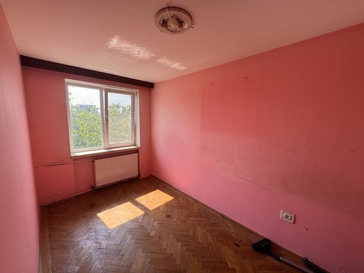 Apartament cu 3 camere semidecomandat în George Enescu