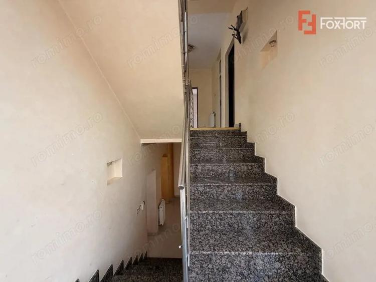 Casă cu 11 camere cu Teren 610 Mp în Central