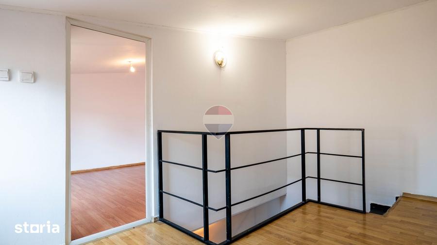 Casă cu 9 camere cu Teren 160 Mp în Chitila