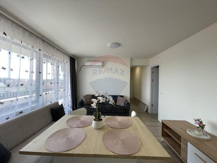 Apartament cu 3 camere semidecomandat, mobilat în Central