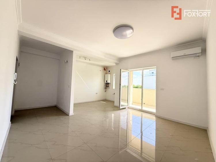 Apartament cu 3 camere semidecomandat în Torontalului