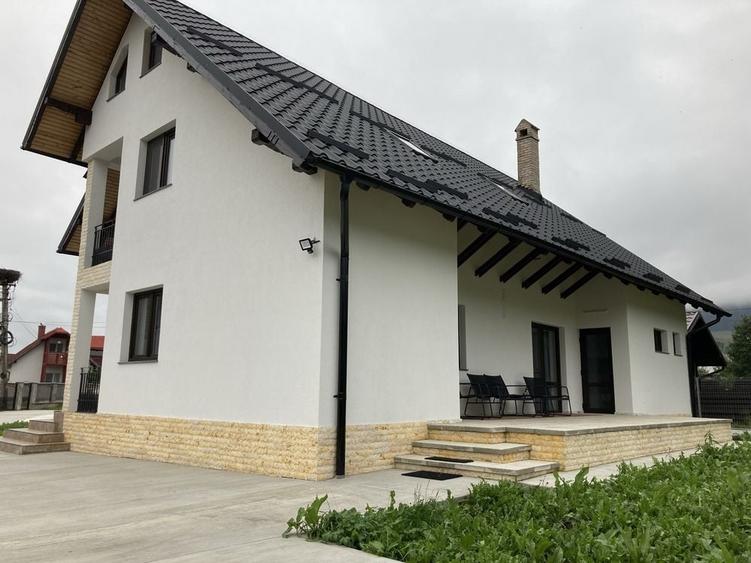 Casă cu 4 camere în Central