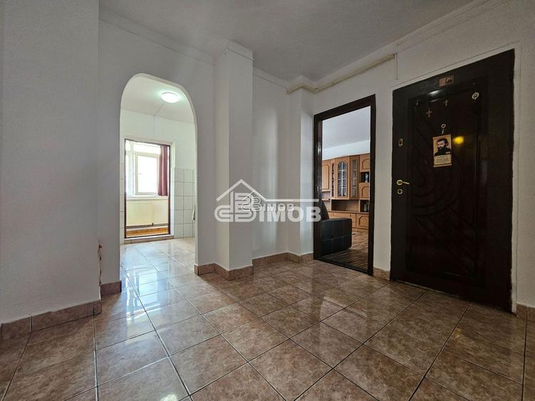 Apartament cu 3 camere, mobilat în Micro 3