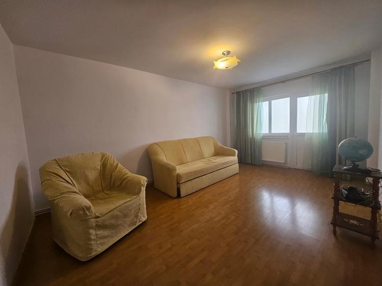Apartament cu 3 camere decomandat în Găvana