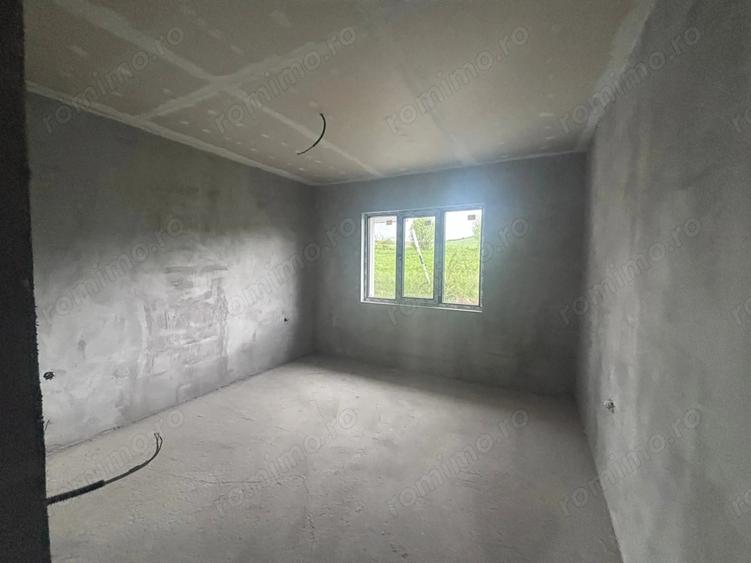 Casă cu 4 camere cu Teren 500 Mp în Nazna