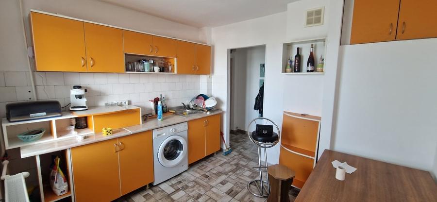 Apartament cu 3 camere semidecomandat, mobilat în Gării