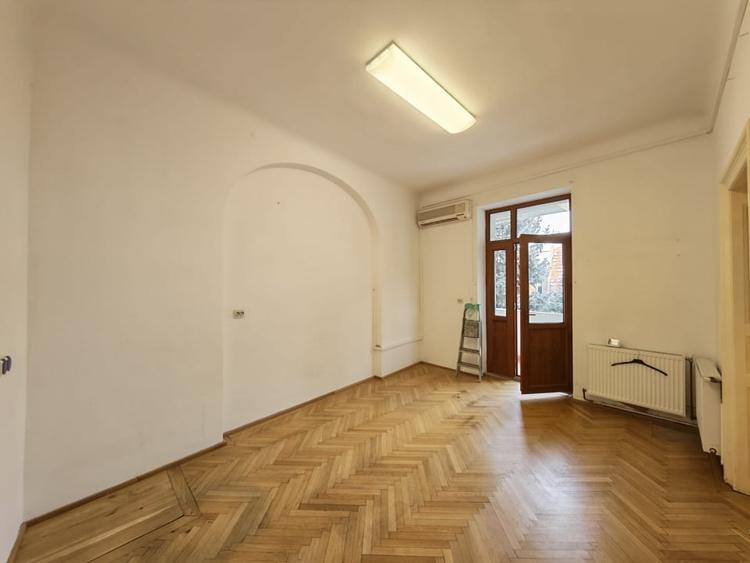Apartament cu 4 camere decomandat, mobilat în Clucerului