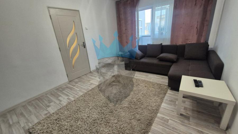 Apartament cu 4 camere semidecomandat în Rahova