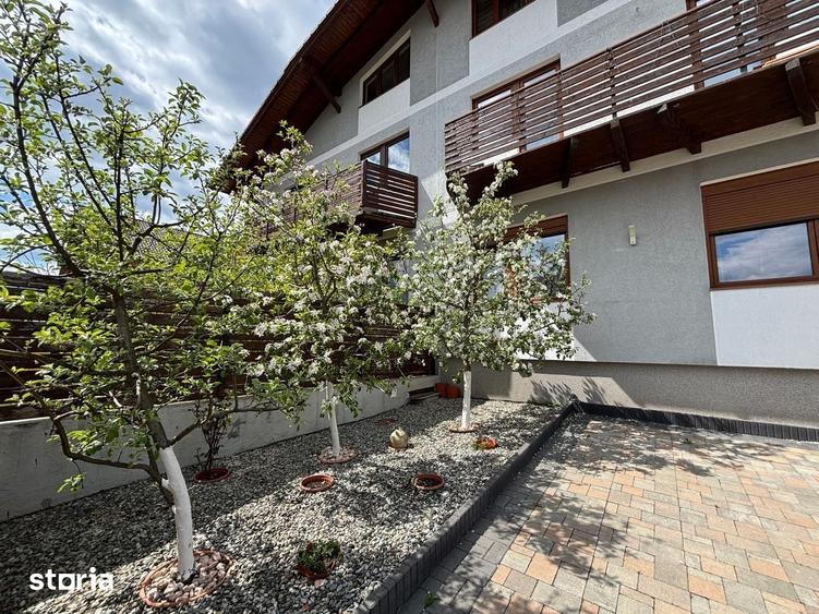 Casă cu 5 camere cu Teren 426 Mp în Central