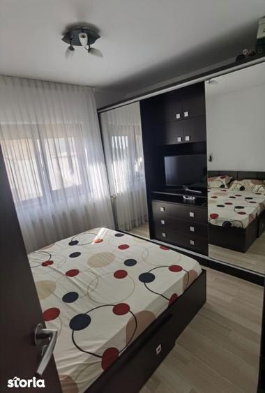 Apartament cu 2 camere semidecomandat în Craiovița Nouă