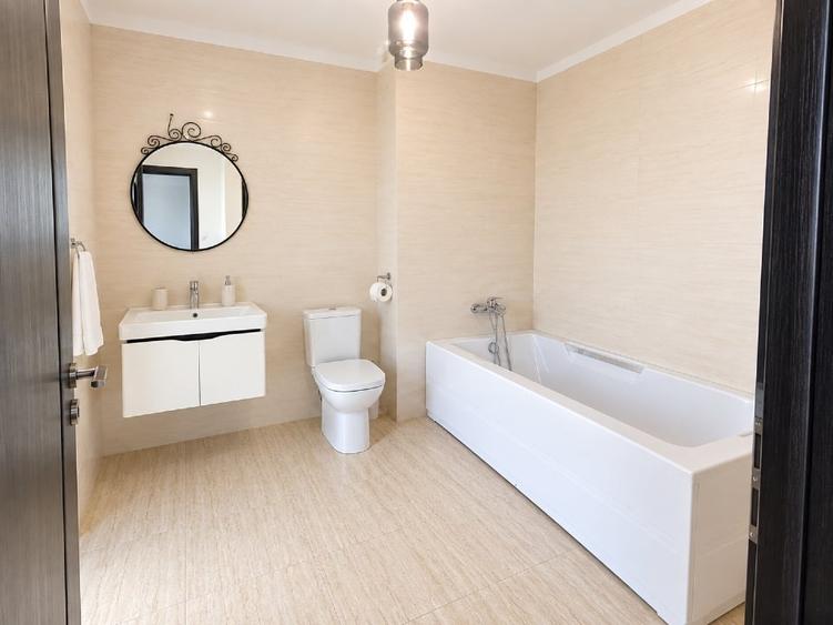 Casă cu 4 camere cu Canalizare în Central