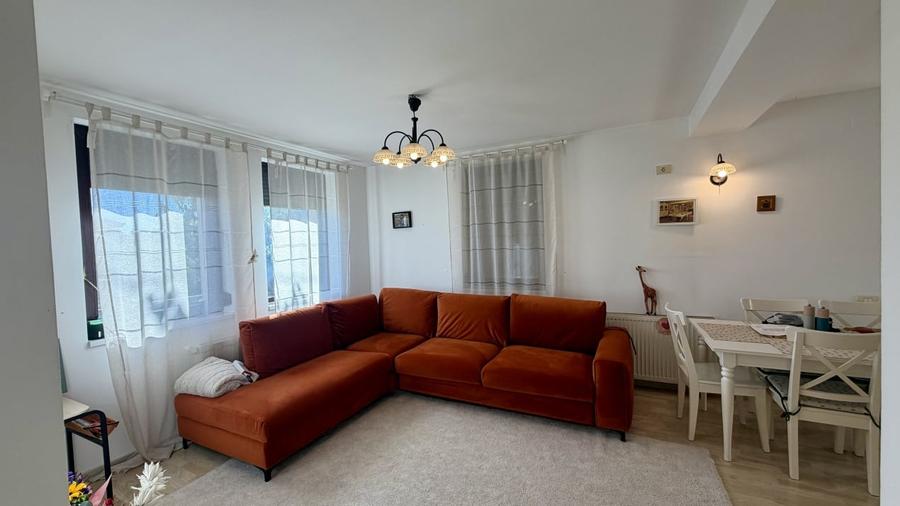 Casă individuală cu 6 camere cu Teren 535 Mp în Tunari