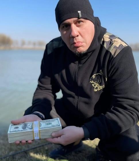 Casă individuală cu 5 camere cu Canalizare în Roșu