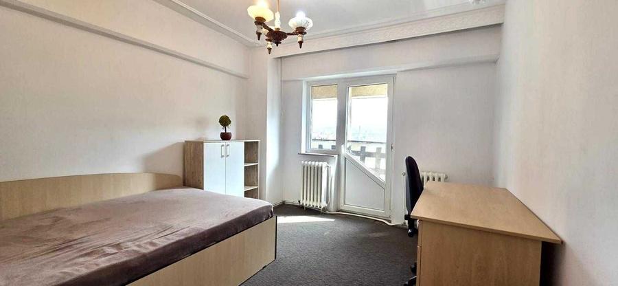 Apartament cu 3 camere decomandat, mobilat în Centru Civic