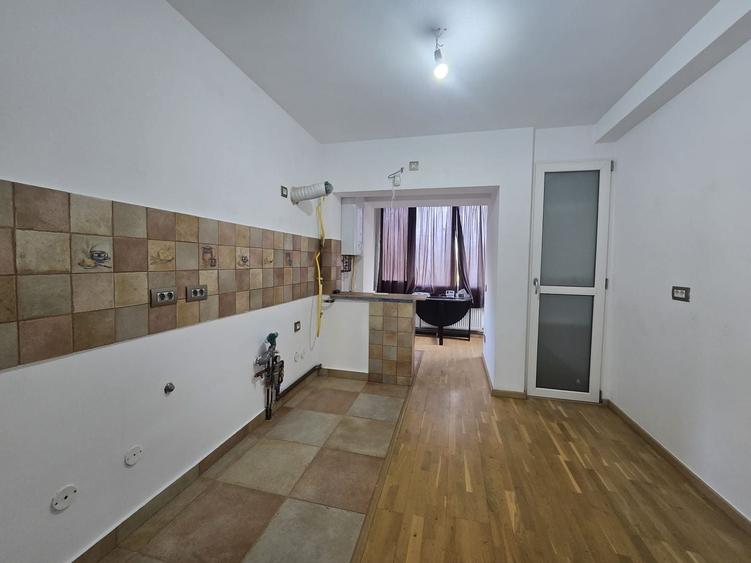 Apartament cu 4 camere decomandat în Central