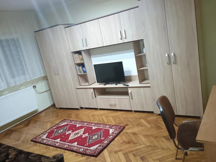 Garsonieră decomandată în Girocului