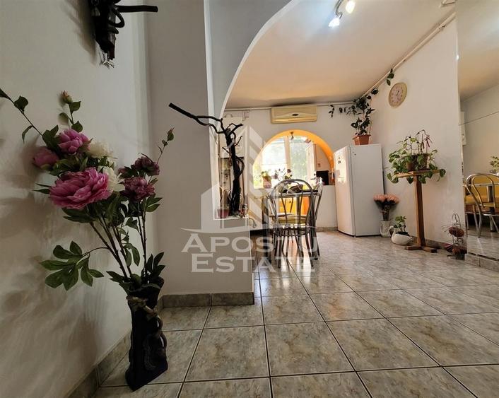 Apartament cu 3 camere decomandat, mobilat în Aradului