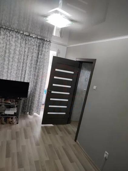 Apartament cu 3 camere semidecomandat în Micro 17