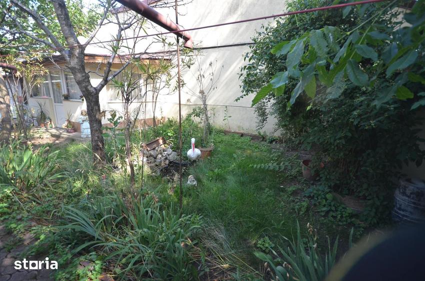 Casă cu 4 camere cu Teren 600 Mp în Andronache