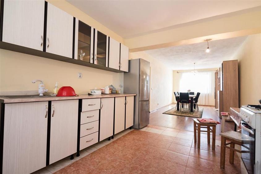 Casă cu 6 camere cu Teren 357 Mp în Oncea