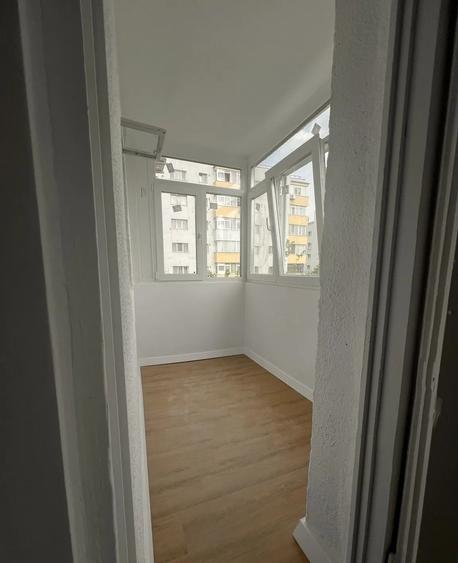 Apartament cu 3 camere decomandat în Dristor