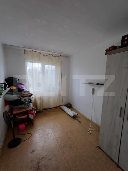 Apartament cu 3 camere semidecomandat, mobilat în Est