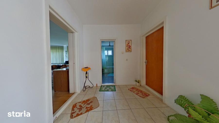 Casă cu 8 camere cu Teren 616 Mp în Central