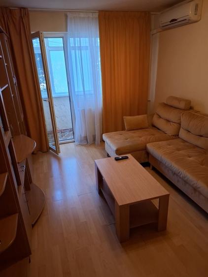 Apartament cu 3 camere semidecomandat în Crâng